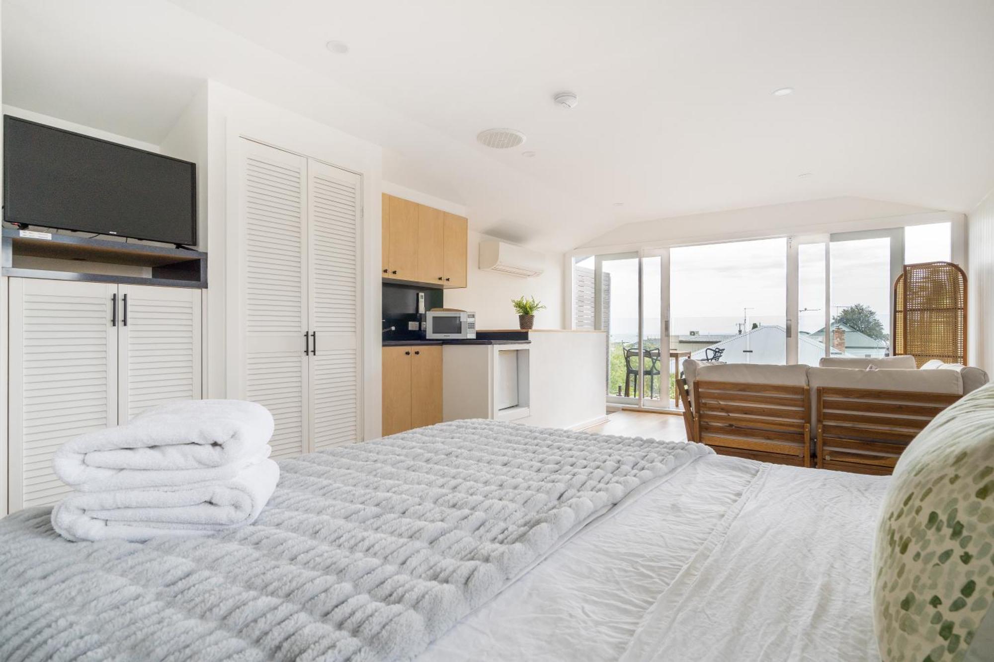 Hotel By The Seaside Mornington Exterior foto
